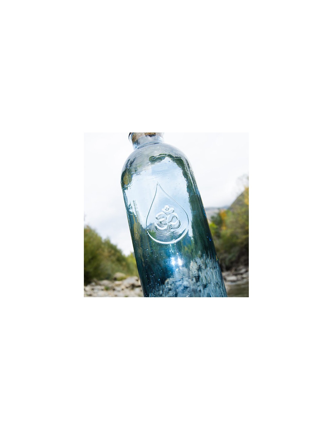 https://www.mundoyoga.com/743-thickbox_default/botella-de-agua-omwater.jpg